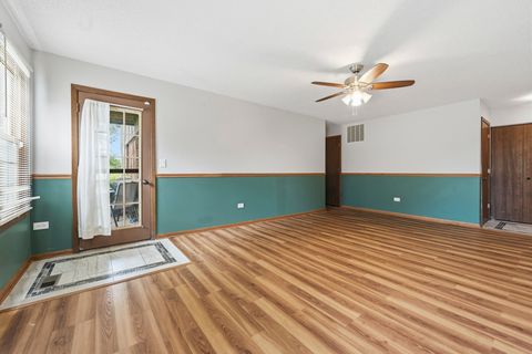 Tiny photo for 472 Elizabeth Drive #17-A-R, Wood Dale, IL 60191 (MLS # 12638674)