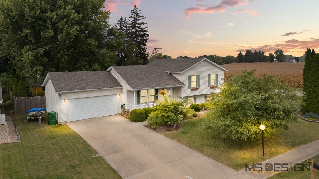 Photo for 101 Forest Drive, Kirkland, IL 60146 (MLS # 12478404)