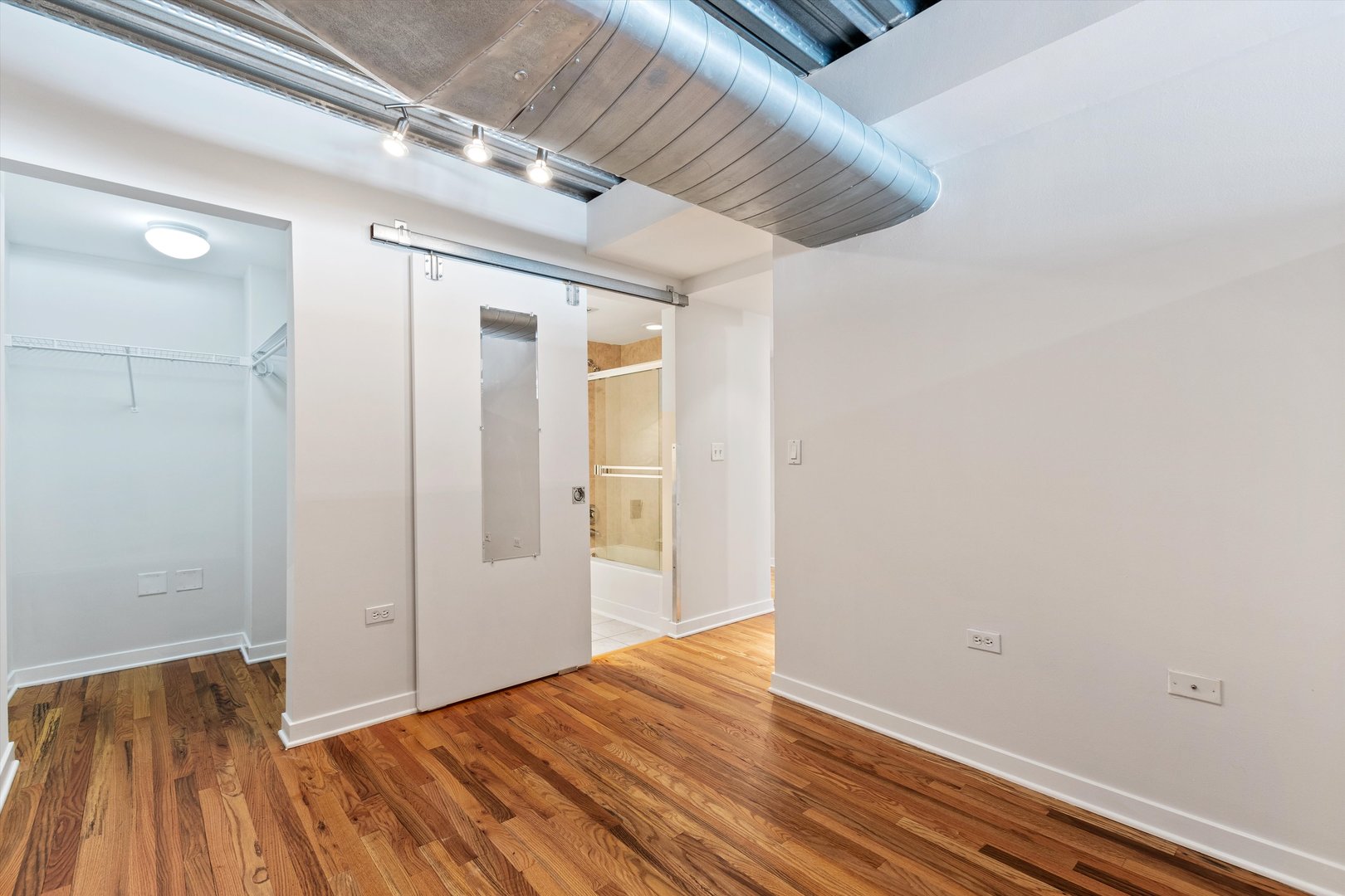 1910 S INDIANA Avenue 523