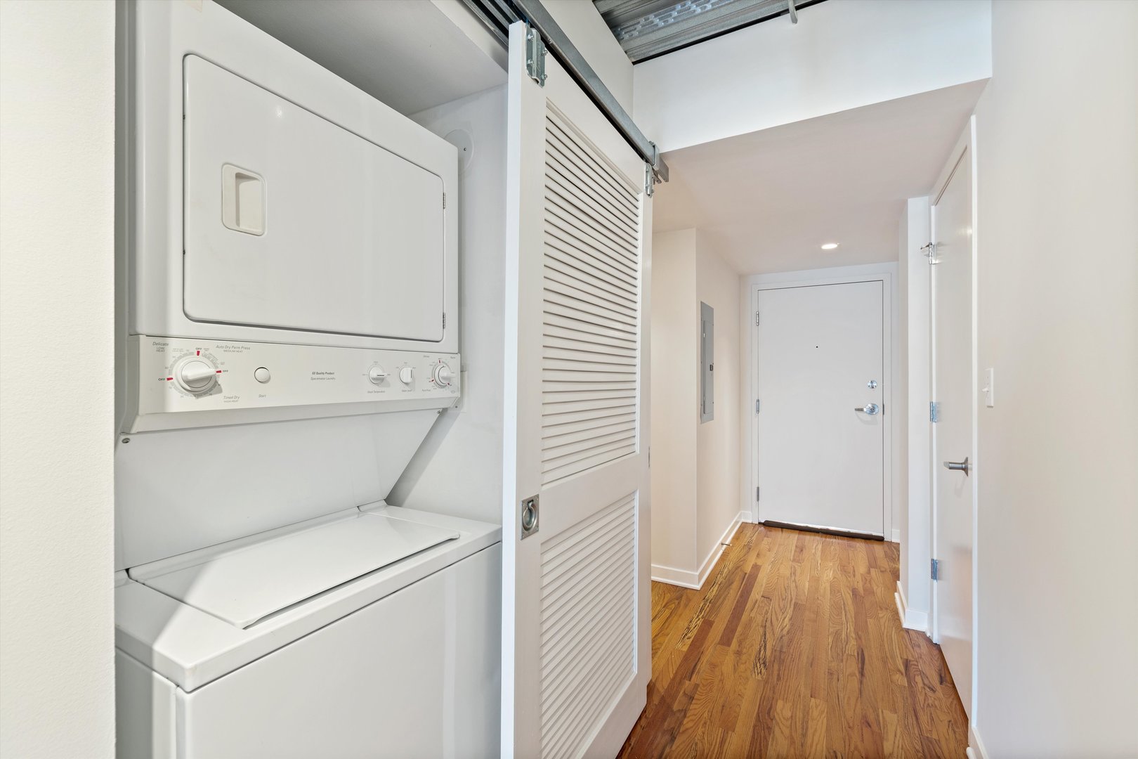 1910 S INDIANA Avenue 523