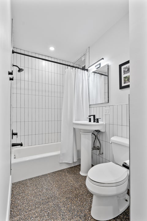 Tiny photo for 714 W BUENA Street #B, Chicago, IL 60613 (MLS # 12737196)