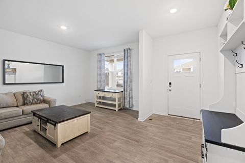 Tiny photo for 696 Kentshire Circle, Elgin, IL 60124 (MLS # 12536679)