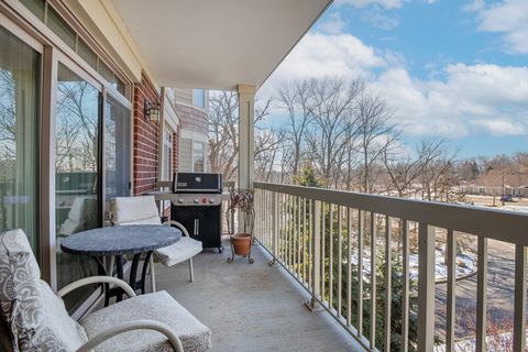 Tiny photo for 425 Benjamin Drive #403, Vernon Hills, IL 60061 (MLS # 12566057)