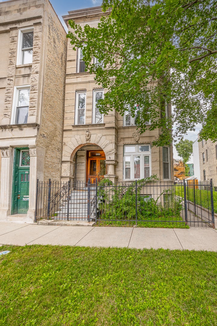 1357 N Maplewood Avenue