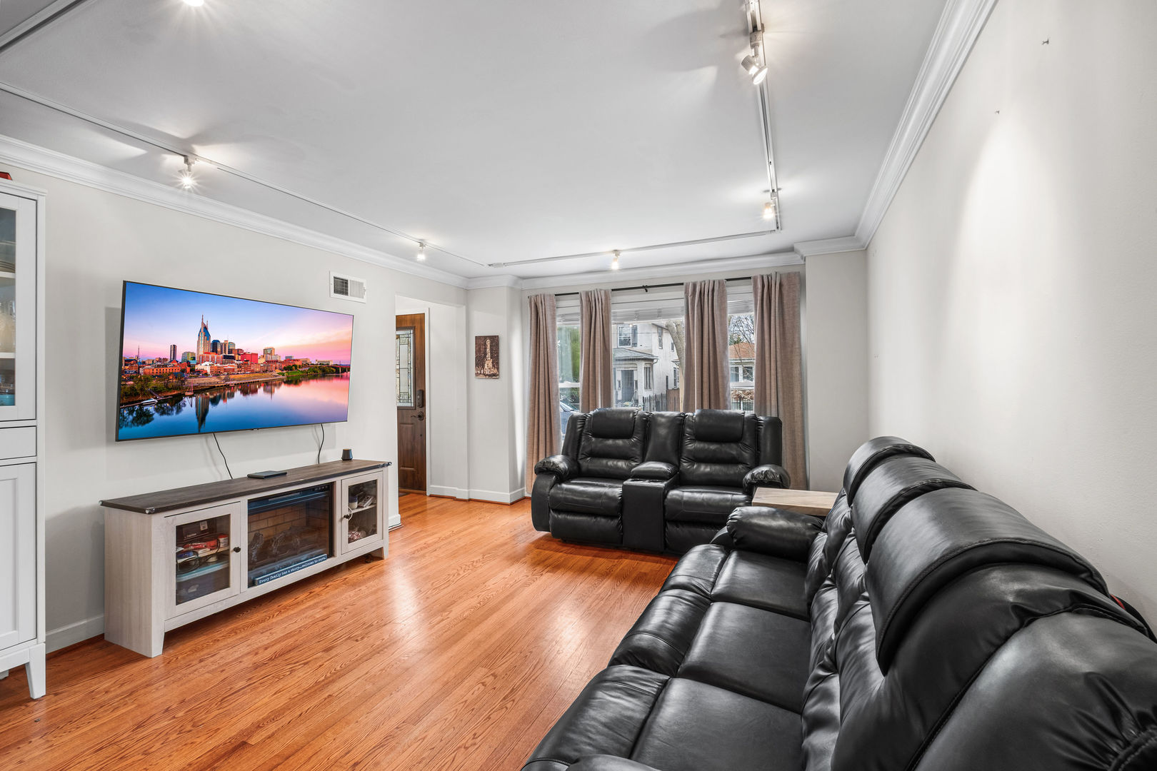 5904 W Berenice Avenue