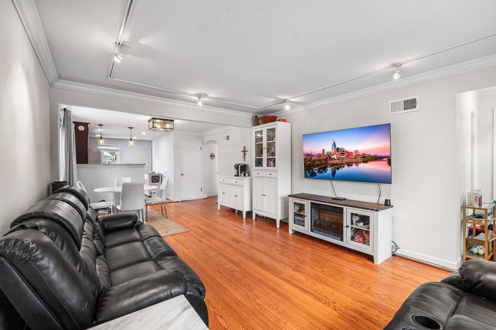 5904 W Berenice Avenue