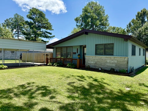 Tiny photo for 401 E Illinois Street, Marion, IL 62959 (MLS # 12698940)