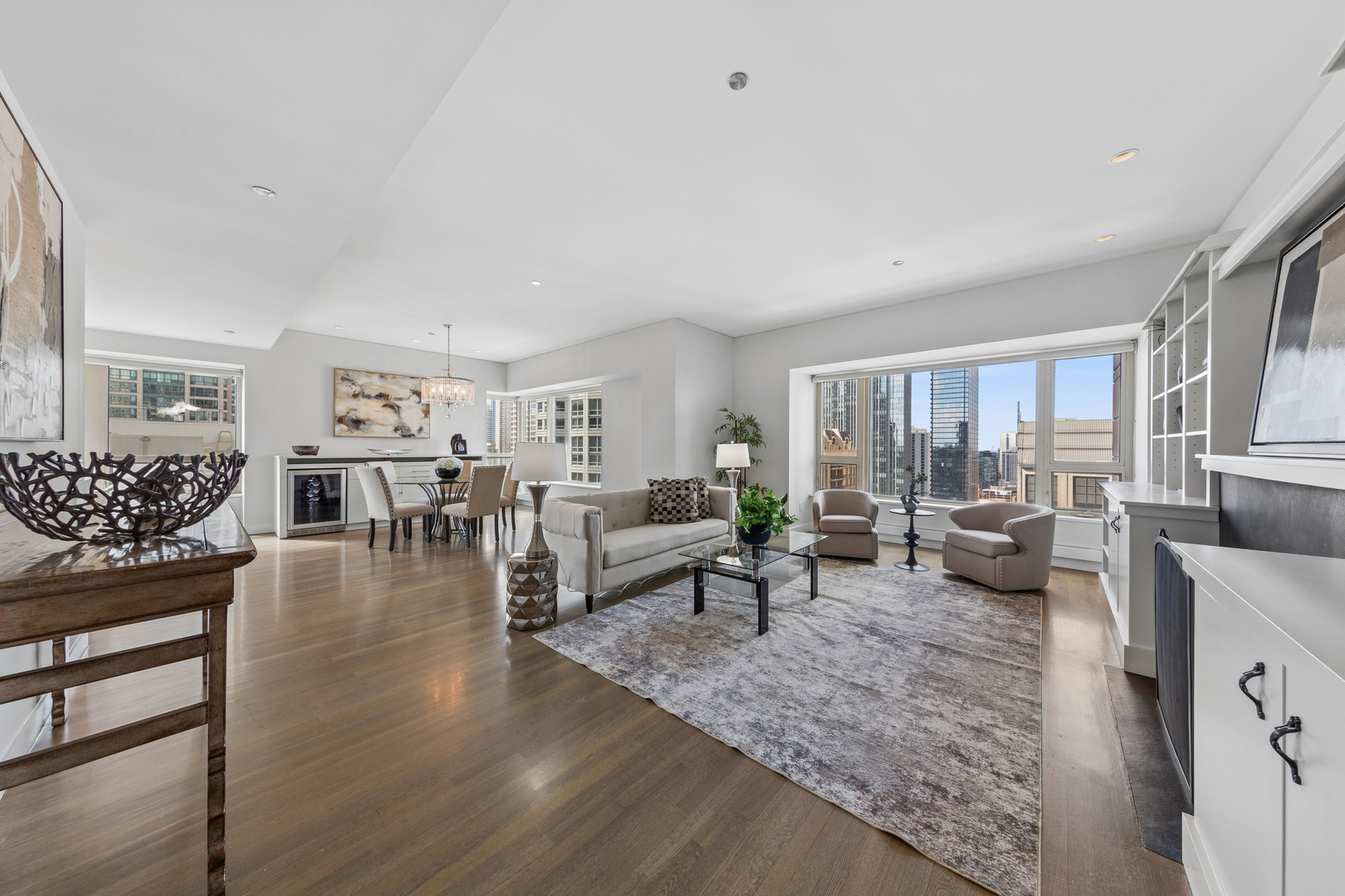 800 N Michigan Avenue 2202