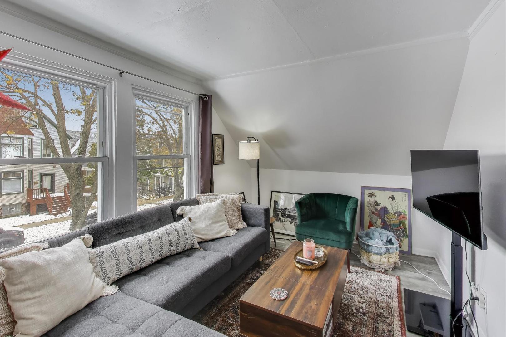 2830 W Wellington Avenue