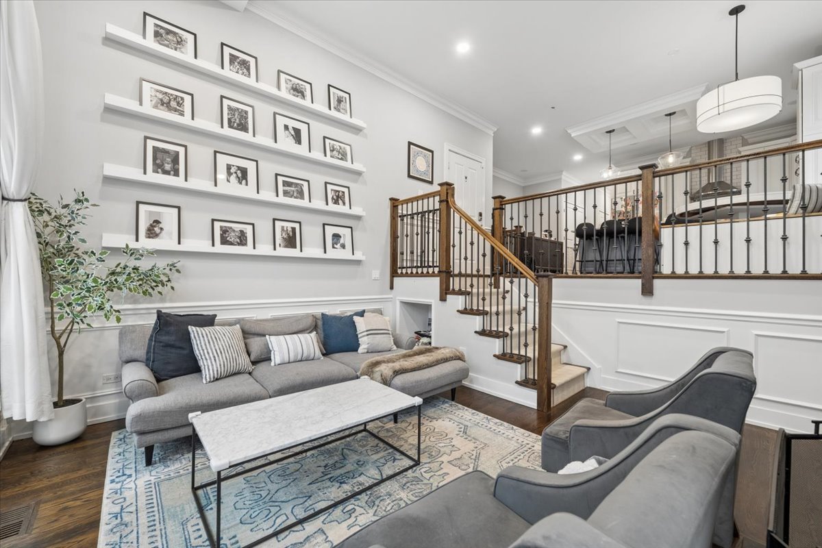 2257 W Belmont Avenue 1W