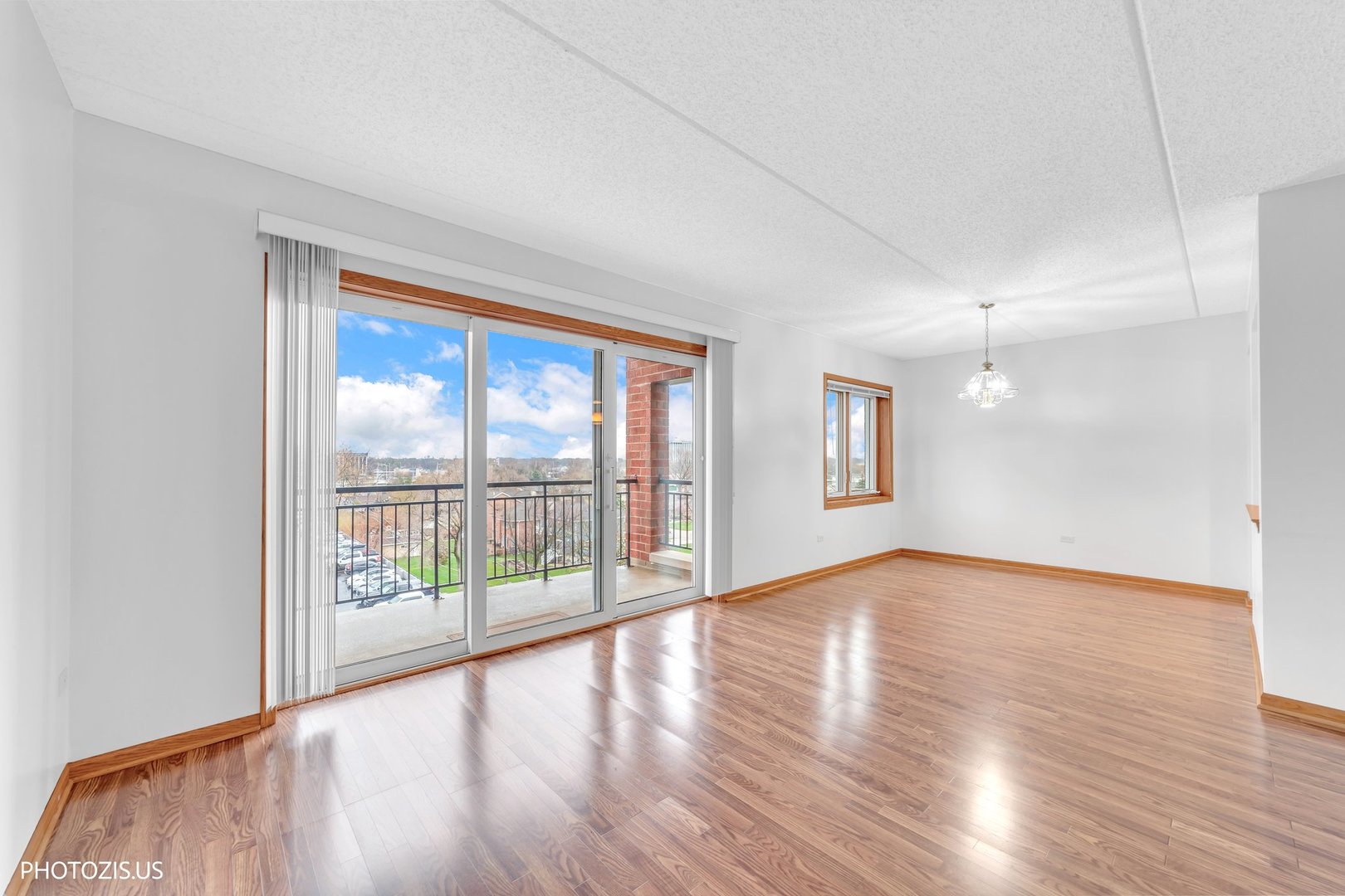 5555 N Cumberland Avenue 711