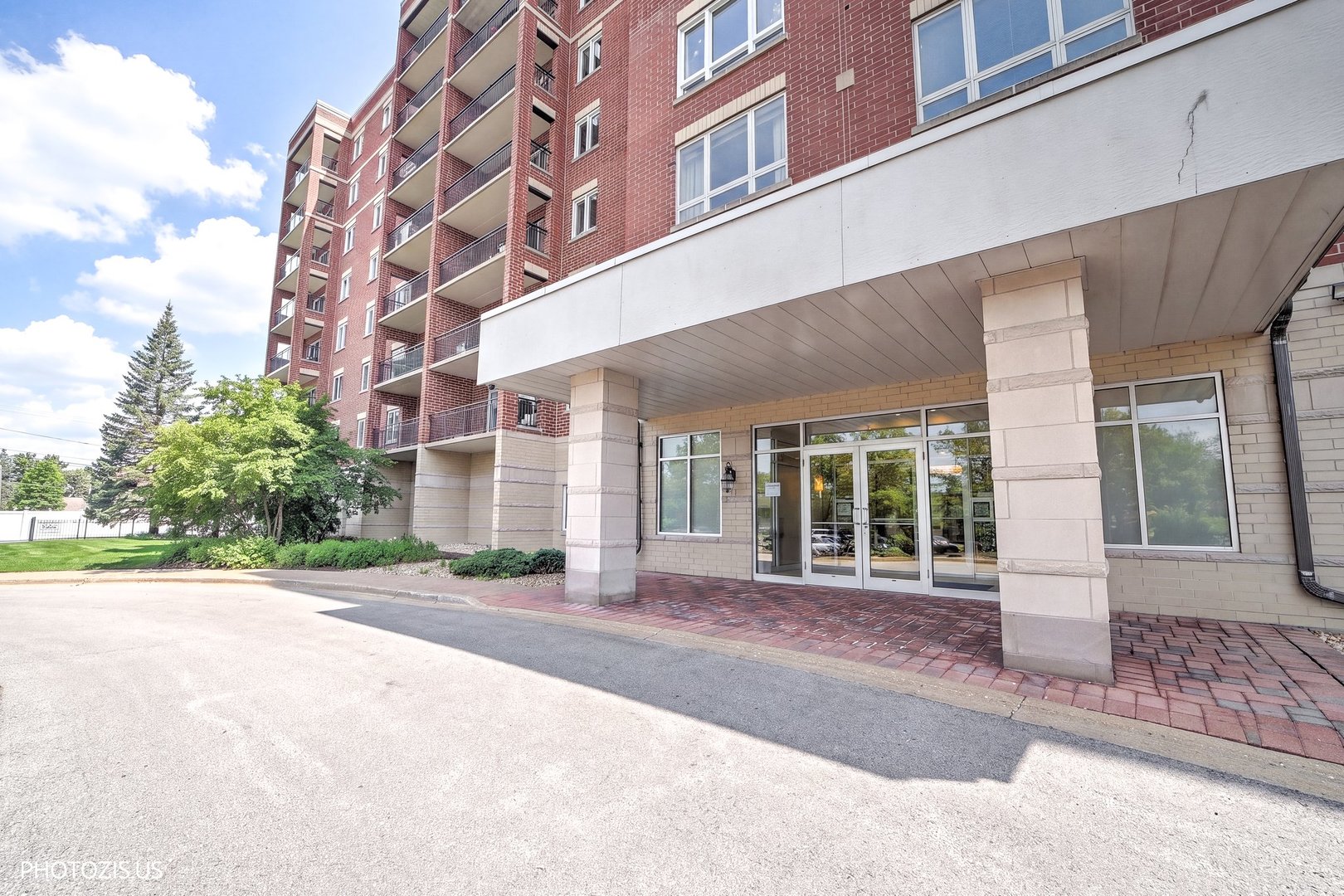 5555 N Cumberland Avenue 711