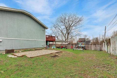 Tiny photo for 1323 Cottonwood Lane, Crystal Lake, IL 60014 (MLS # 12625432)
