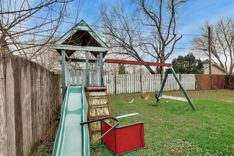 Tiny photo for 1323 Cottonwood Lane, Crystal Lake, IL 60014 (MLS # 12625432)