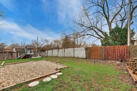 Tiny photo for 1323 Cottonwood Lane, Crystal Lake, IL 60014 (MLS # 12625432)