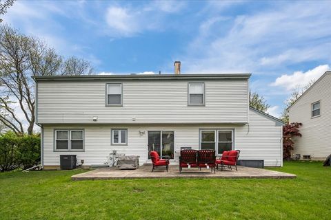 Tiny photo for 701 Thompson Boulevard, Buffalo Grove, IL 60089 (MLS # 12630269)