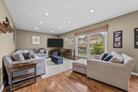 Tiny photo for 701 Thompson Boulevard, Buffalo Grove, IL 60089 (MLS # 12630269)