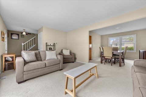 Tiny photo for 701 Thompson Boulevard, Buffalo Grove, IL 60089 (MLS # 12630269)