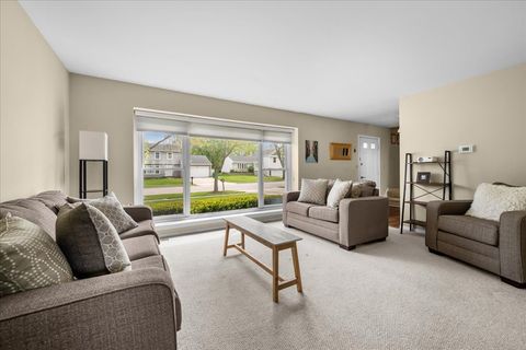 Tiny photo for 701 Thompson Boulevard, Buffalo Grove, IL 60089 (MLS # 12630269)