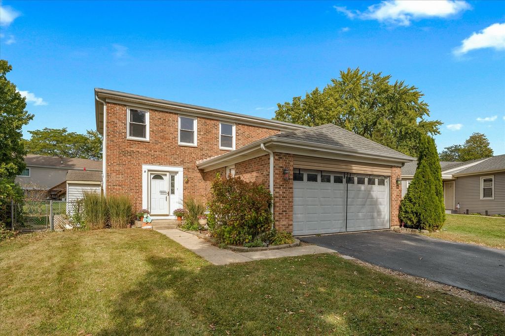 Photo for 515 Dover Court, Roselle, IL 60172 (MLS # 12487573)