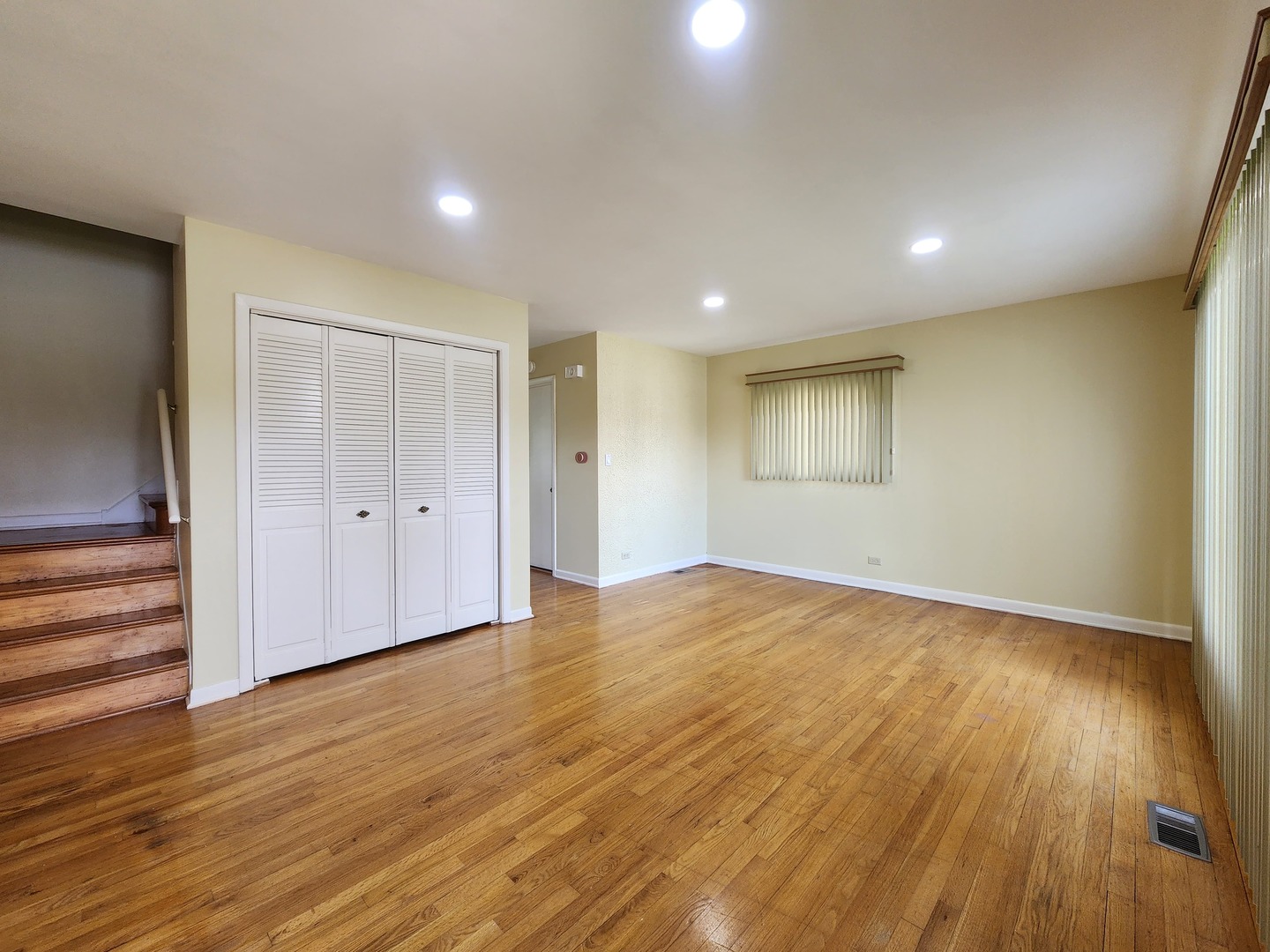 660 W Central Road
