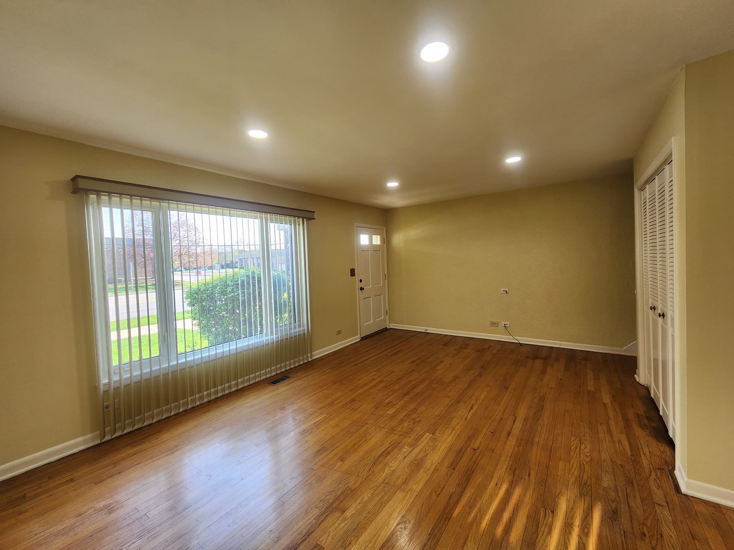 660 W Central Road