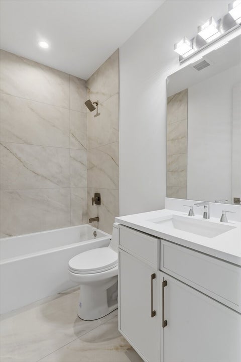 Tiny photo for 6414 N Francisco Avenue #202, Chicago, IL 60645 (MLS # 12678008)