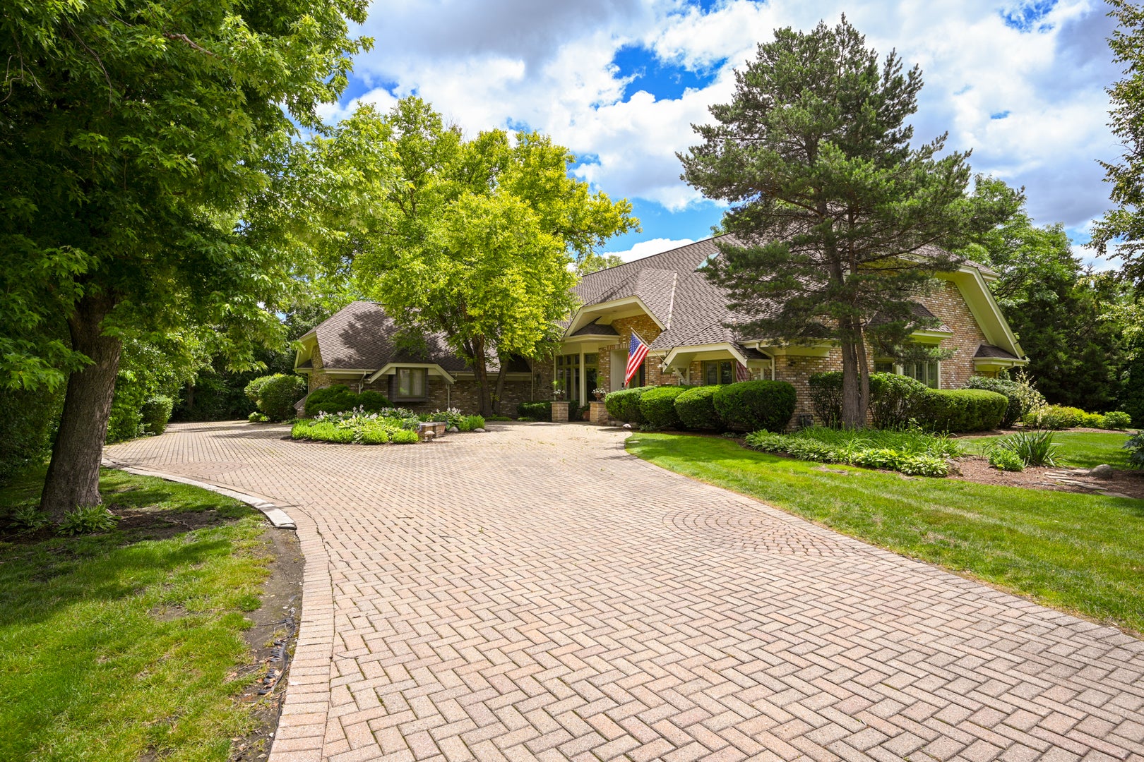 6450 Manor Drive