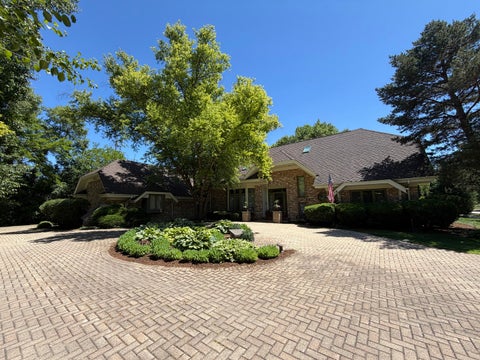 Tiny photo for 6450 Manor Drive, Burr Ridge, IL 60527 (MLS # 12720588)