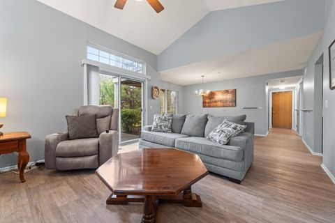 Tiny photo for 460 Mayflower Lane #1, Bartlett, IL 60103 (MLS # 12489945)