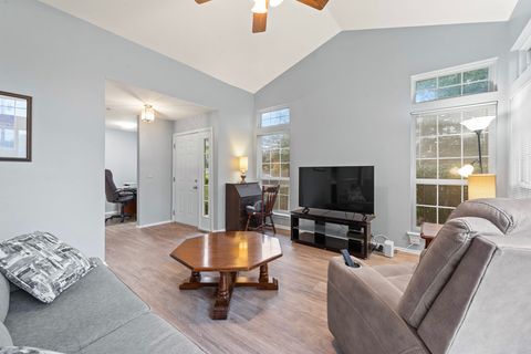 Tiny photo for 460 Mayflower Lane #1, Bartlett, IL 60103 (MLS # 12489945)