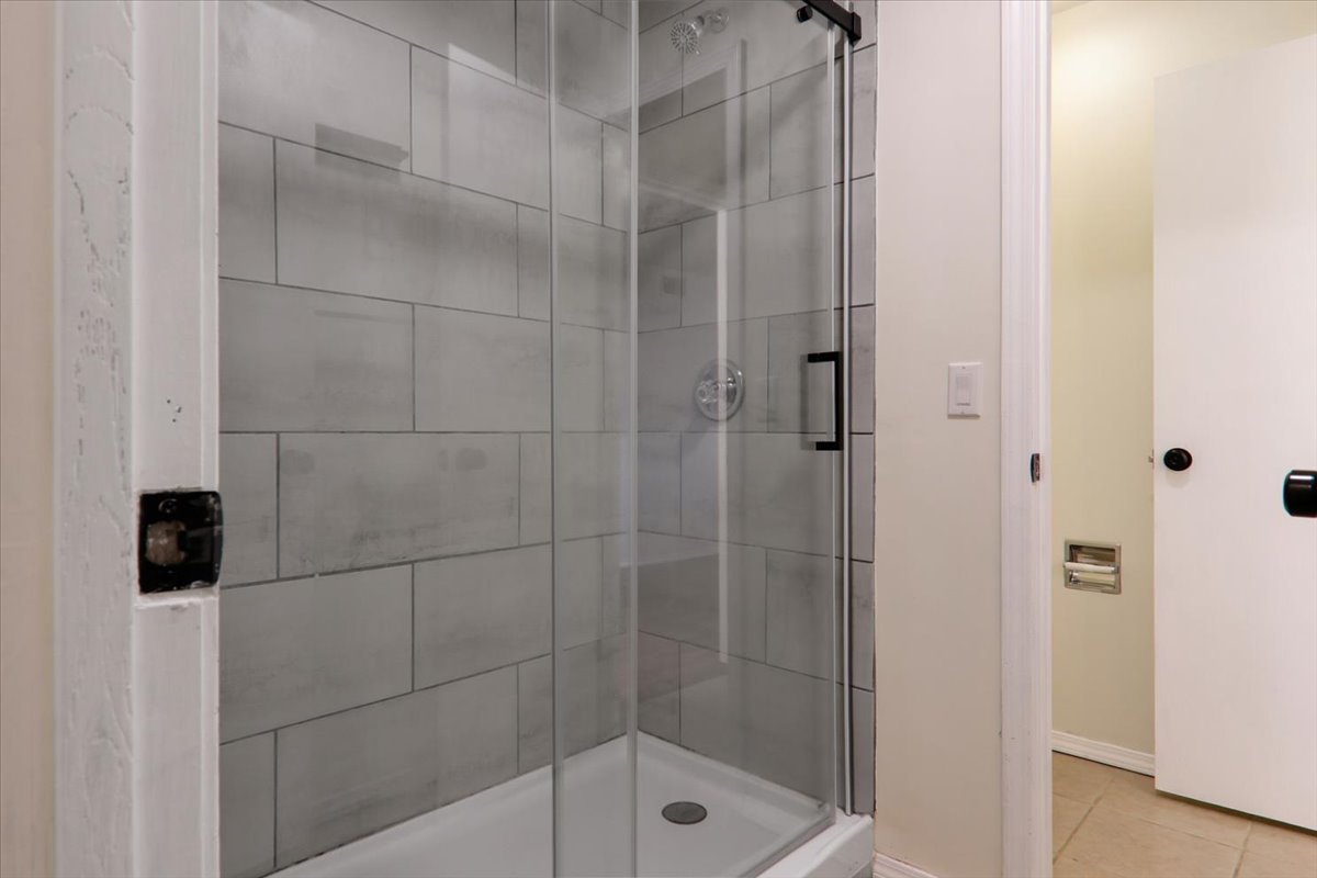 Bloomington, Illinois 61704, United States, 2 Bedrooms Bedrooms, ,2 BathroomsBathrooms,Residential,Active,245767