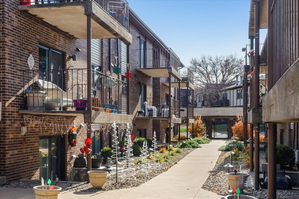 Bloomington, Illinois 61704, United States, 2 Bedrooms Bedrooms, ,2 BathroomsBathrooms,Residential,Active,245767