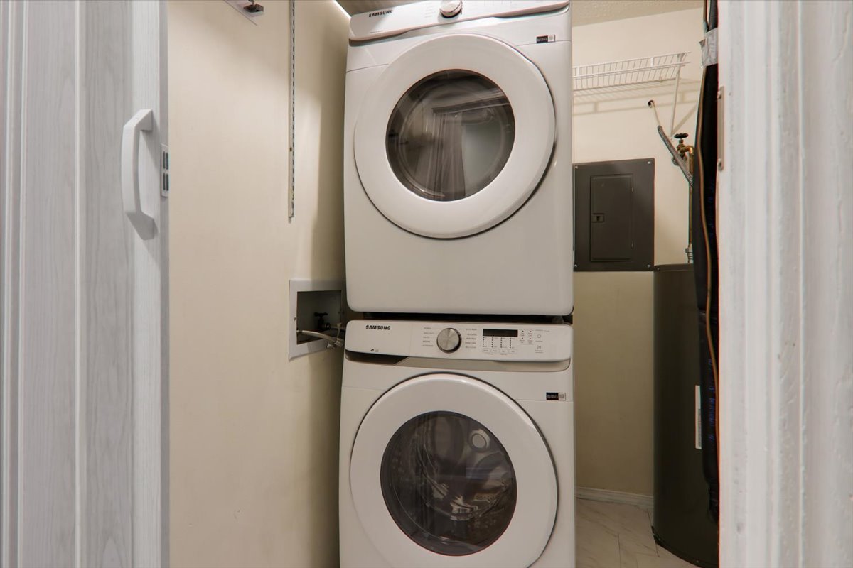 Bloomington, Illinois 61704, United States, 2 Bedrooms Bedrooms, ,2 BathroomsBathrooms,Residential,Active,245767