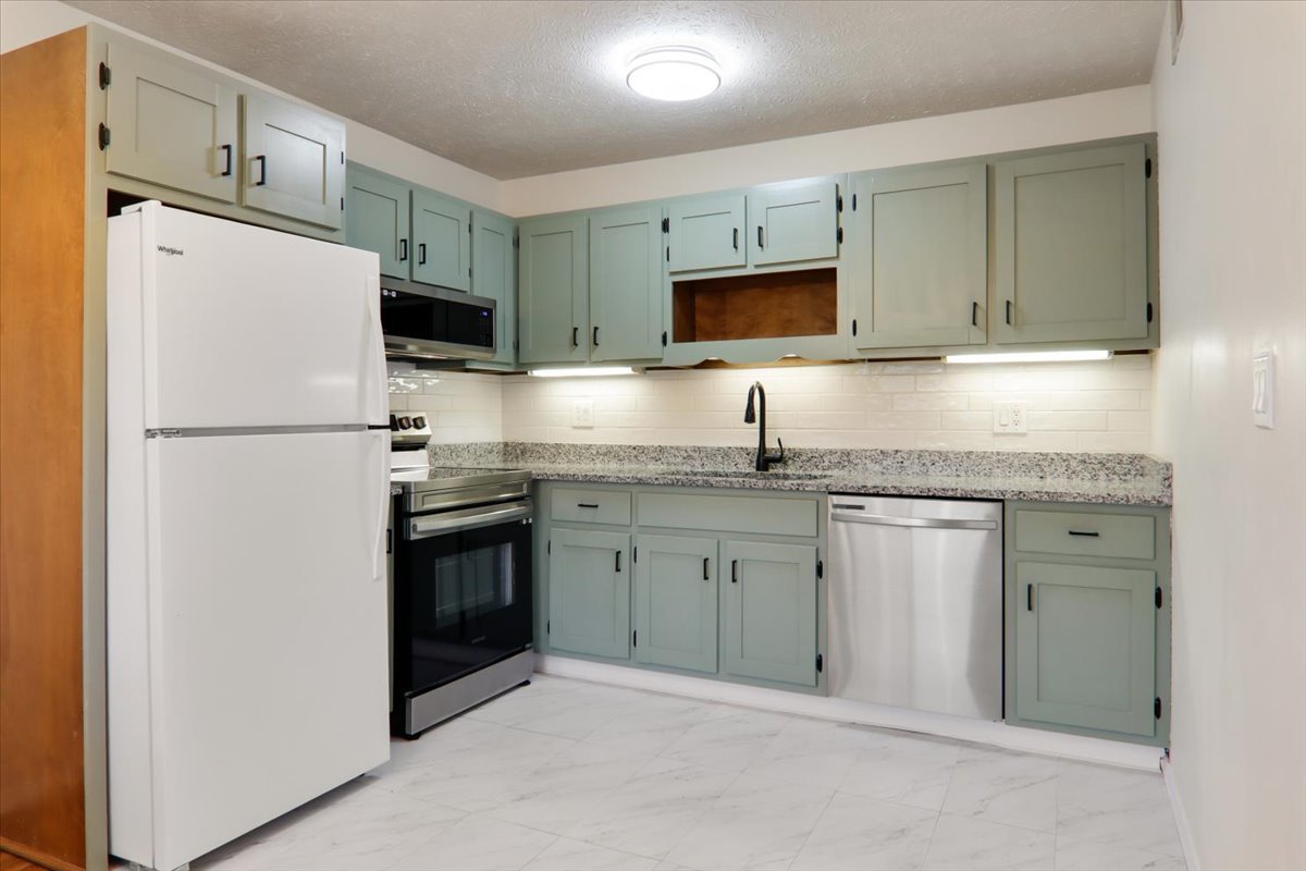 Bloomington, Illinois 61704, United States, 2 Bedrooms Bedrooms, ,2 BathroomsBathrooms,Residential,Active,245767