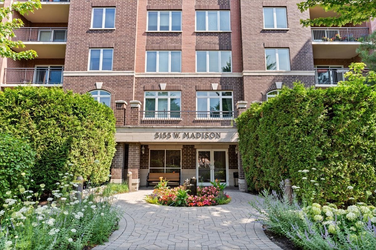 5155 MADISON Street 402
