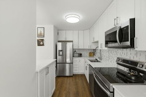 Tiny photo for 3900 N Lake Shore Drive #9D, Chicago, IL 60613 (MLS # 12599784)