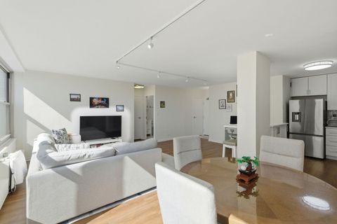 Tiny photo for 3900 N Lake Shore Drive #9D, Chicago, IL 60613 (MLS # 12599784)