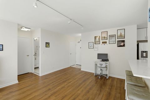 Tiny photo for 3900 N Lake Shore Drive #9D, Chicago, IL 60613 (MLS # 12599784)