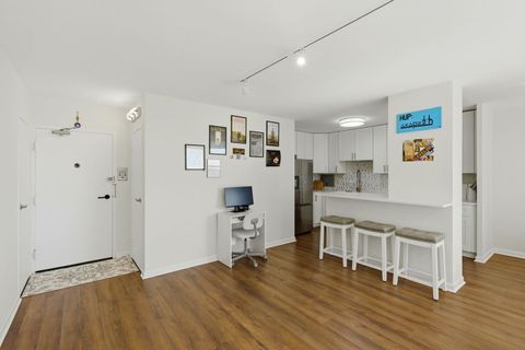 Tiny photo for 3900 N Lake Shore Drive #9D, Chicago, IL 60613 (MLS # 12599784)