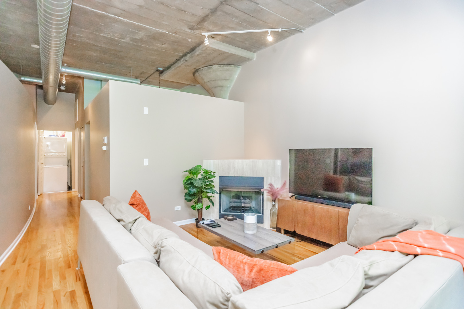 1070 W 15th Street 105