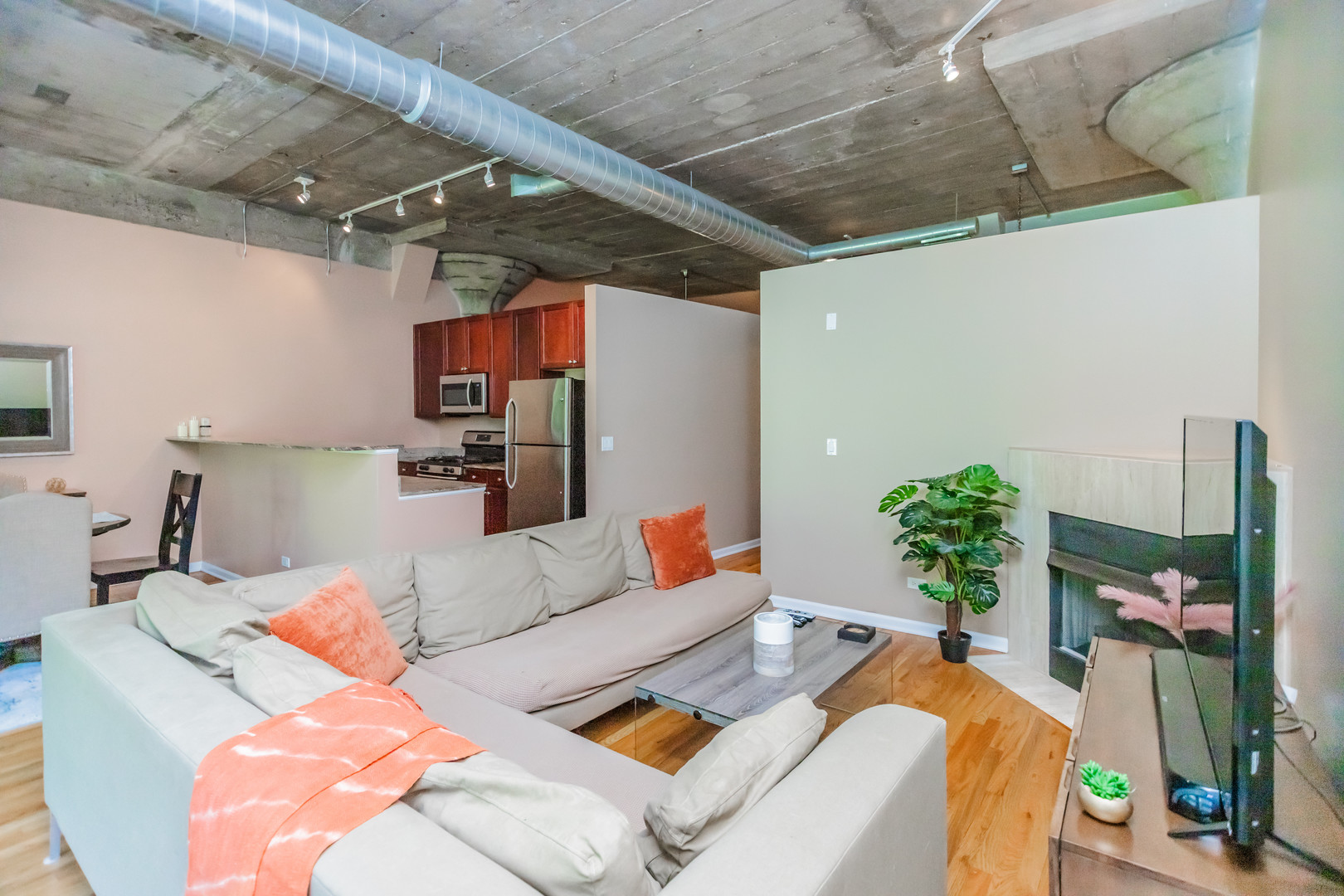 1070 W 15th Street 105