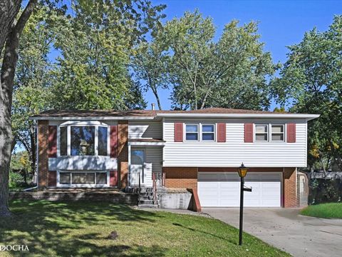 Photo of 2712 Mohawk Avenue, Woodridge, IL 60517 (MLS # 12500536) Photo of 2712 Mohawk Avenue, Woodridge, IL 60517 (MLS # 12500536)