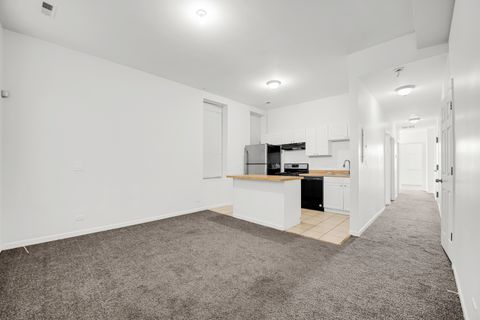 Tiny photo for 752 E 43rd Street #2E, Chicago, IL 60653 (MLS # 12548986)