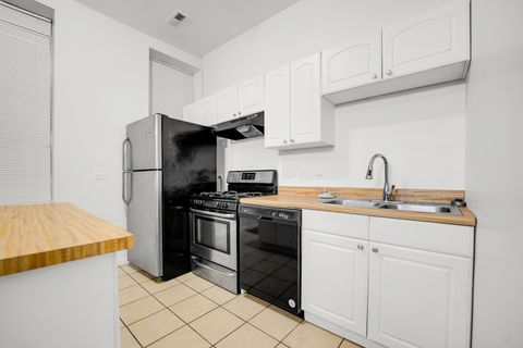 Tiny photo for 752 E 43rd Street #2E, Chicago, IL 60653 (MLS # 12548986)