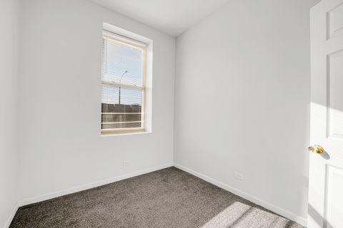 Tiny photo for 752 E 43rd Street #2E, Chicago, IL 60653 (MLS # 12548986)