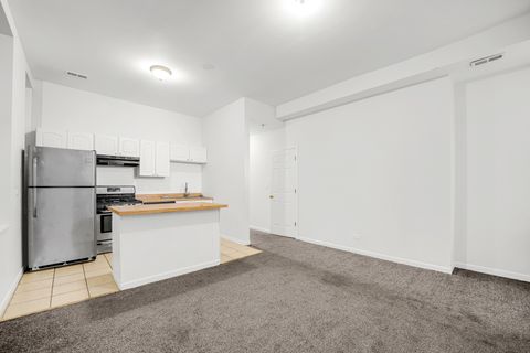 Tiny photo for 752 E 43rd Street #2E, Chicago, IL 60653 (MLS # 12548986)