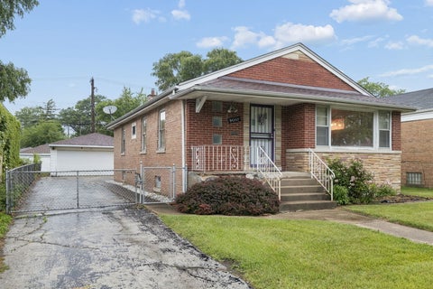 Tiny photo for 9 E 144th Street, Riverdale, IL 60827 (MLS # 12677146)