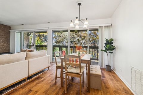 Tiny photo for 5817 Oakwood Drive #E, Lisle, IL 60532 (MLS # 12616291)