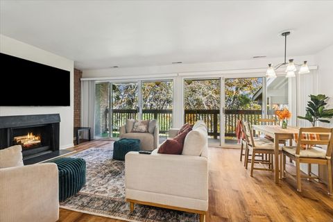 Tiny photo for 5817 Oakwood Drive #E, Lisle, IL 60532 (MLS # 12616291)